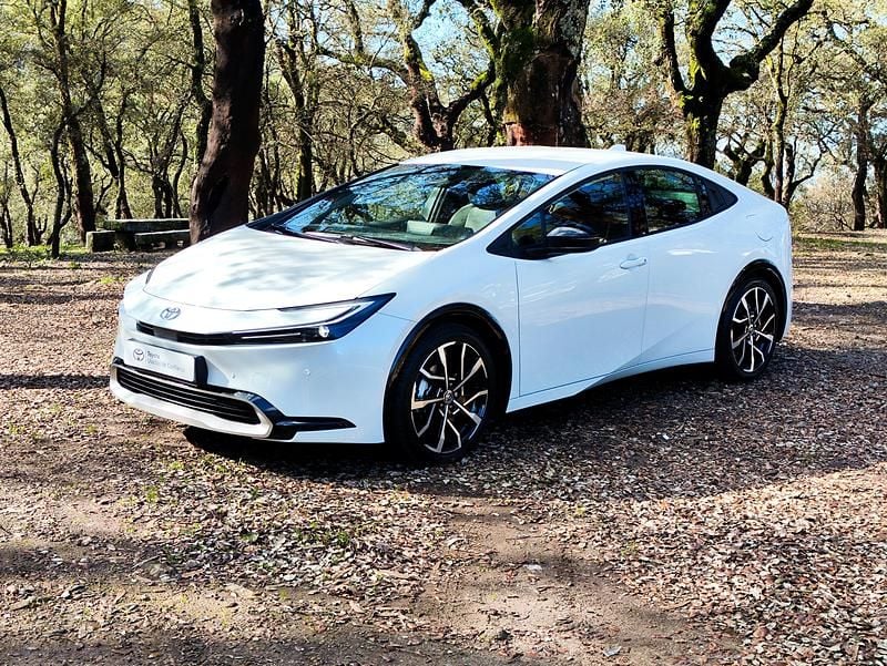 Usado Toyota Prius Luxury 223 HP (164 kW) 2024 Branco (pintura metalizada especial) Sedan