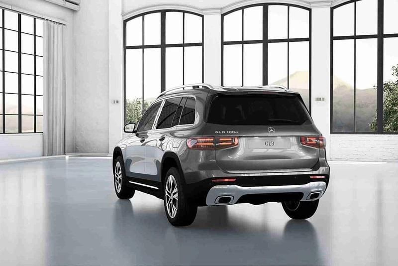 Cinzento Novo 2025 Mercedes GLB180 SUV | € 62.438 - Imagem 1/4