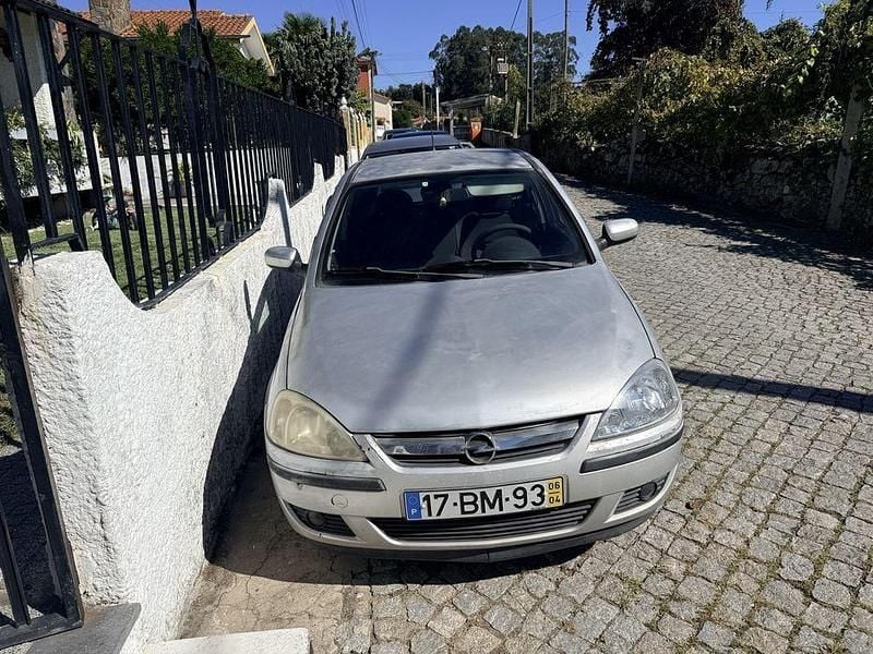 Usado 2006 Opel Corsa Sedan | € 1.000 (Super Preço) - Imagem 1/4