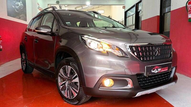 Usado Peugeot 2008 Allure 130 HP (95 kW) 2016 Cinzento SUV