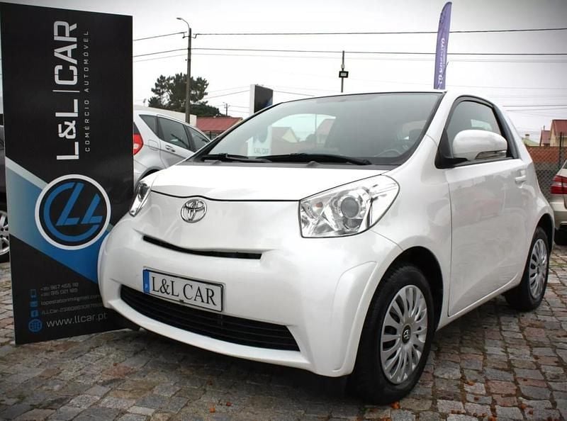 Usado Toyota iQ 68 HP (50 kW) 2010 Branco Citadino