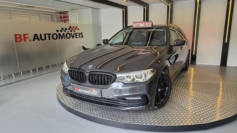 Cinzento Usado 2018 BMW 520 Sport Line Carrinha | € 23.900 (Preço justo) - Imagem 1/4