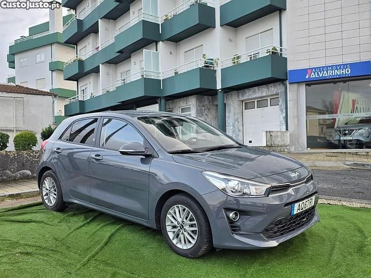 Cinza Usado 2022 Kia Rio Citadino | € 15.950 (Preço justo) - Imagem 1/1
