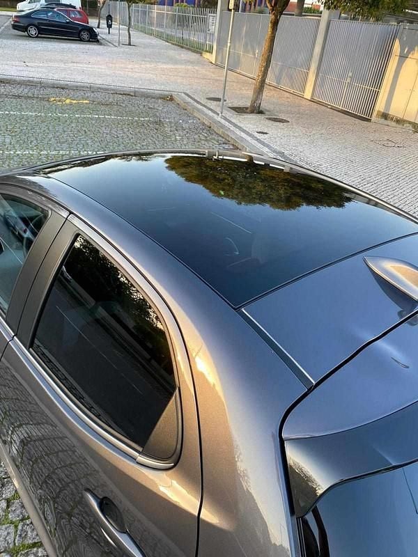 Usado Toyota Yaris Hybrid 116 HP (85 kW) 2024 Cinzento