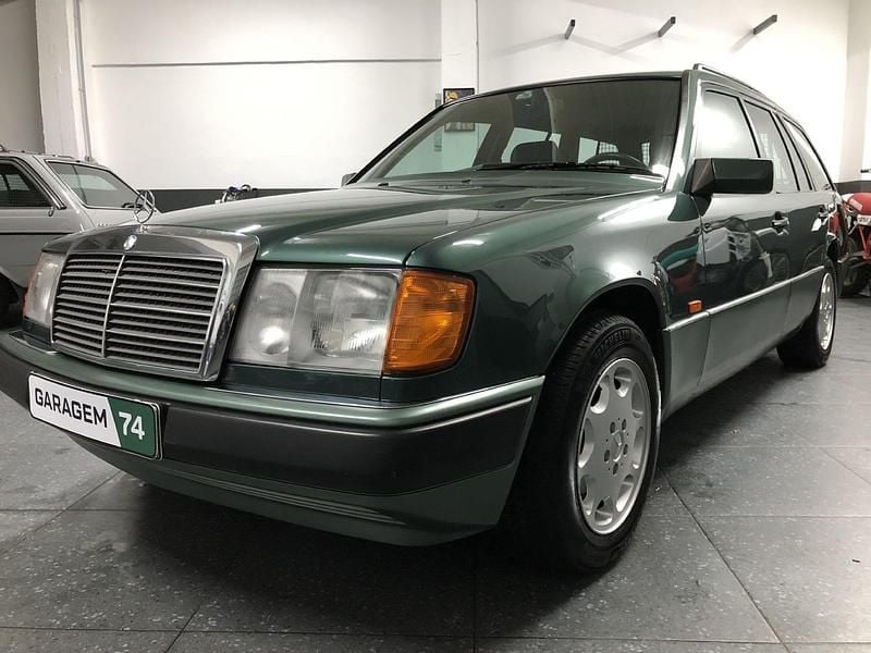 Verde Usado 1993 Mercedes E200 Carrinha | € 12.000 - Imagem 1/4