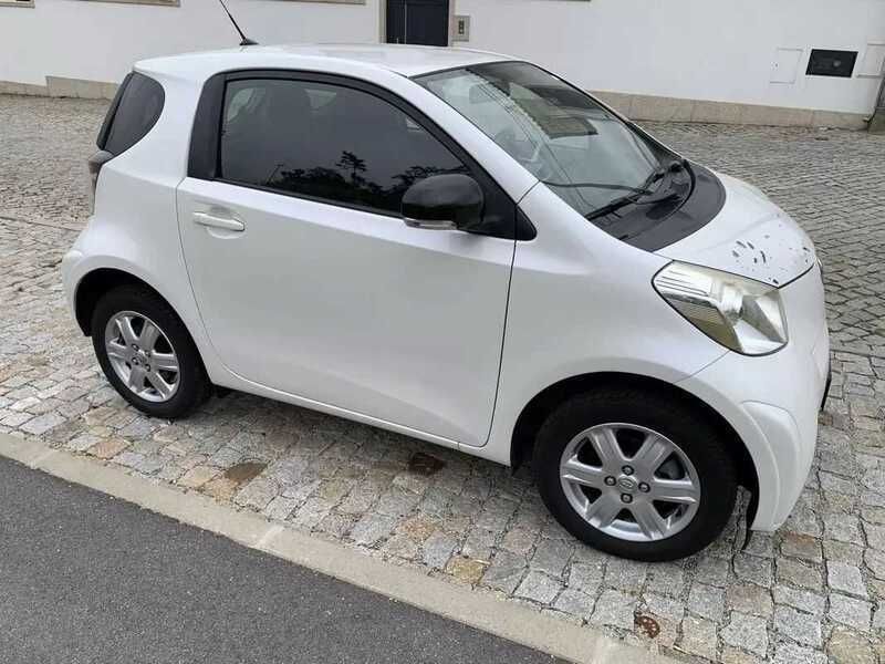 Usado Toyota iQ 68 HP (50 kW) 2009 Branco Citadino