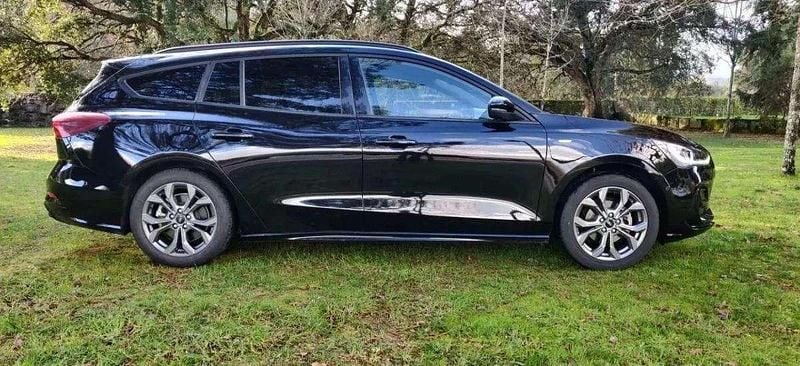 Usado Ford Focus ST-Line 125 HP (91 kW) 2022 Preto Carrinha