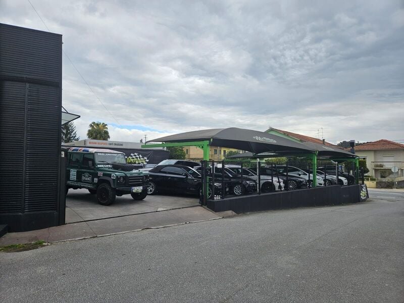Verde Usado 2005 Land Rover Defender SE SUV | € 79.950 - Imagem 1/2