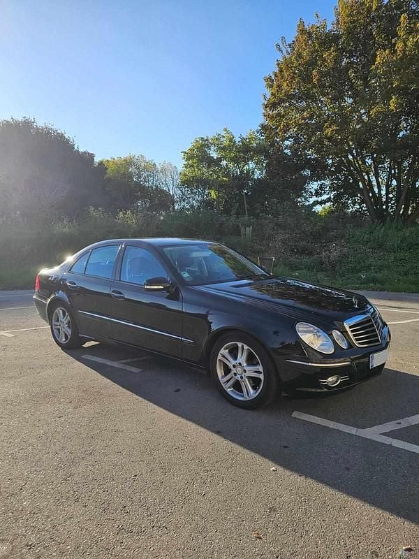 Preto Usado 2008 Mercedes E220 Sedan | € 14.000 (Caro) - Imagem 1/4