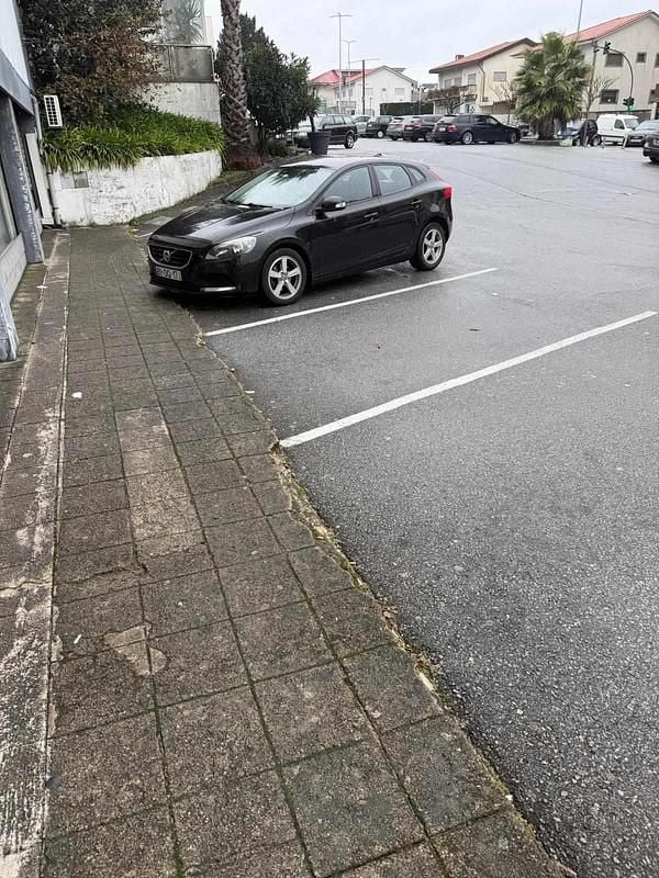 Preto Usado 2014 Volvo V40 Citadino | € 10.000 (Bom preço) - Imagem 1/3
