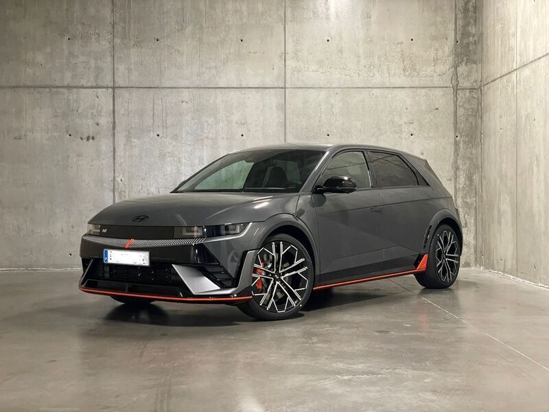 Cinza Usado 2024 Hyundai Ioniq 5 SUV | € 72.900 - Imagem 1/4