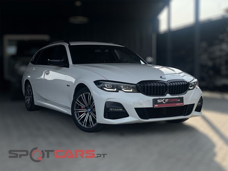 Branco Usado 2022 BMW 330 Comfort Edition Coupé | € 32.990 - Imagem 1/4