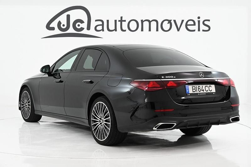 Usado Mercedes E300 AMG line 320 HP (235 kW) 2024 Preto Sedan