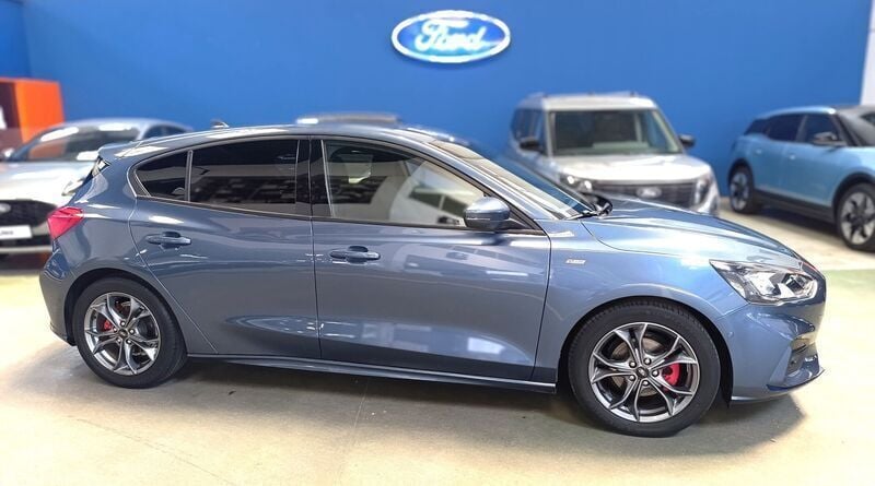 Azul Usado 2021 Ford Focus ST-Line X Sedan | € 19.900 (Preço justo) - Imagem 1/4