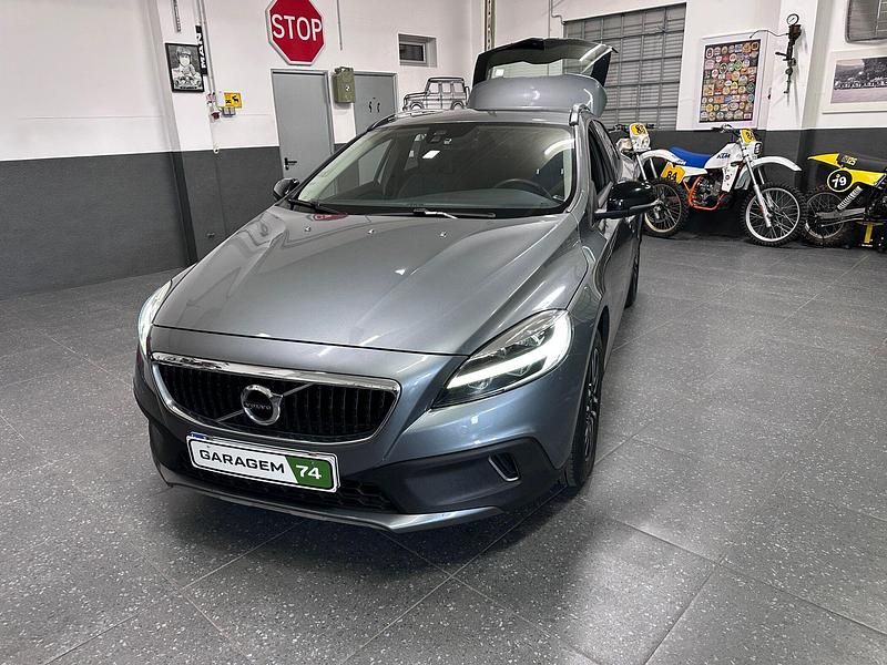 Cinza Usado 2019 Volvo V40 Plus Carrinha | € 16.650 (Preço justo) - Imagem 1/4