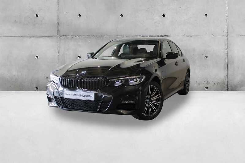 Preto sapphire metalizada Usado 2022 BMW 330e Shadowline Sedan | € 38.946 (Bom preço) - Imagem 1/4