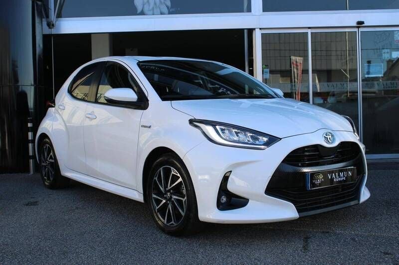 Branco Usado 2021 Toyota Yaris Comfort Citadino | € 19.750 (Preço justo) - Imagem 1/4