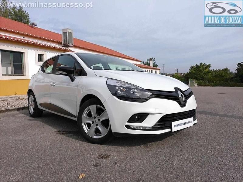 Branco Usado 2019 Renault Clio IV Zen Citadino | € 11.750 (Preço justo) - Imagem 1/4