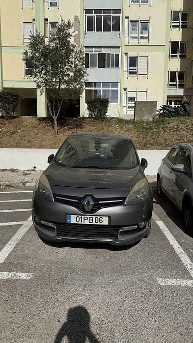 Usado 2014 Renault Grand Scénic III Monovolume | € 5.500 - Imagem 1/4
