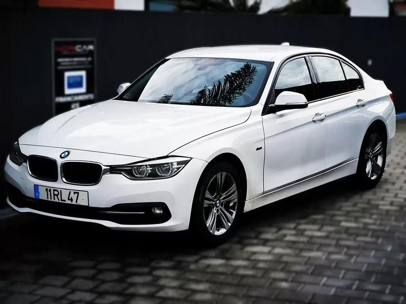 Branco Usado 2016 BMW 318 Sport Line Sedan | € 17.500 (Preço justo) - Imagem 1/4