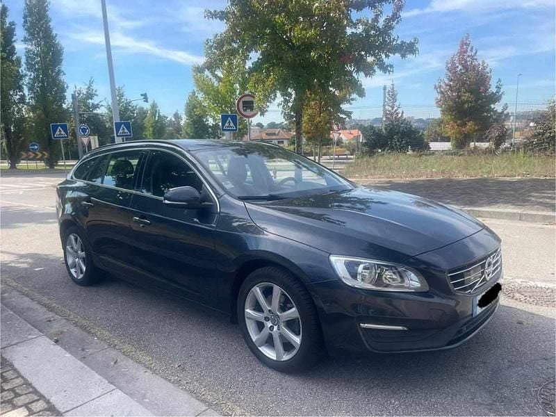 Cinzento Usado 2017 Volvo V60 Carrinha | € 13.990 (Preço justo) - Imagem 1/4