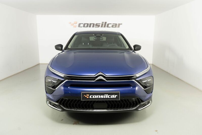 Azul Usado 2023 Citroën C5 X PureTech Sedan | € 22.480 (Preço justo) - Imagem 1/4