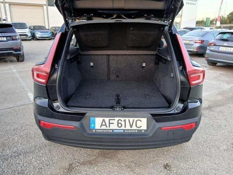 Usado Volvo XC40 Momentum 129 HP (94 kW) 2021 Preto SUV