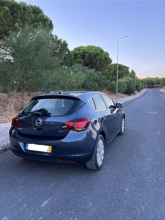 Usado 2010 Opel Astra Cosmo Sedan | € 5.900 (Preço justo) - Imagem 1/4
