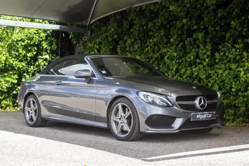 Cinzento Usado 2018 Mercedes C250 AMG line Citadino | € 38.900 - Imagem 1/4