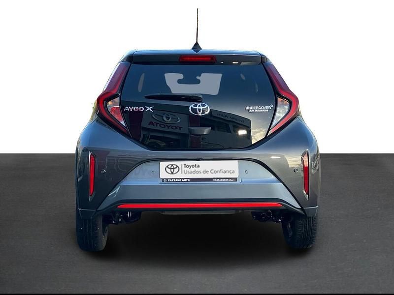 Usado Toyota Aygo X 72 HP (52 kW) 2024 Cinza (pintura metalizada) SUV