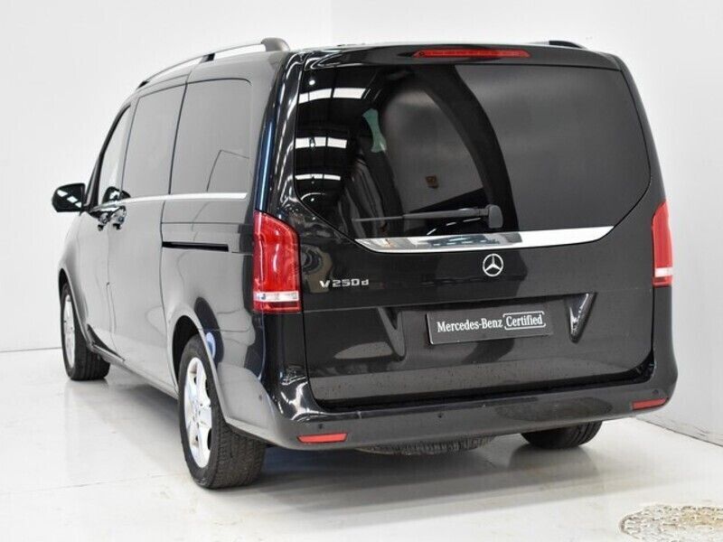 Preto Usado 2021 Mercedes V250 Avantgarde Monovolume | € 64.900 (Preço elevado) - Imagem 1/4