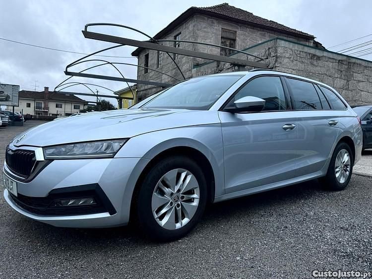 Cinza Usado 2021 Skoda Octavia Ambition Carrinha | € 19.990 (Preço justo) - Imagem 1/1