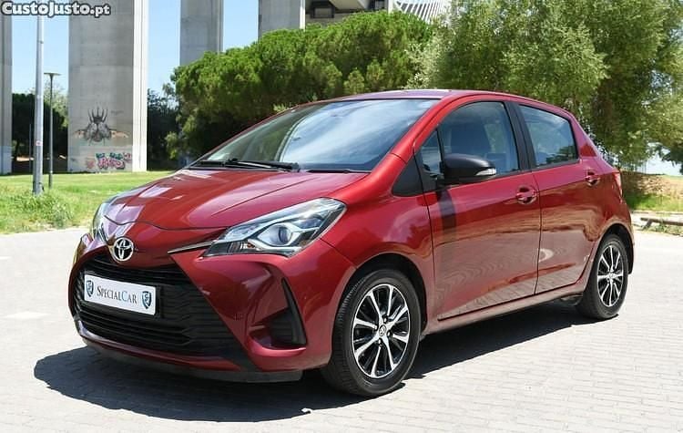 Usado Toyota Yaris Comfort 72 HP (52 kW) 2019 Vermelho