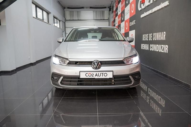 Usado VW Polo Life 95 HP (69 kW) 2022 Cinzento Citadino