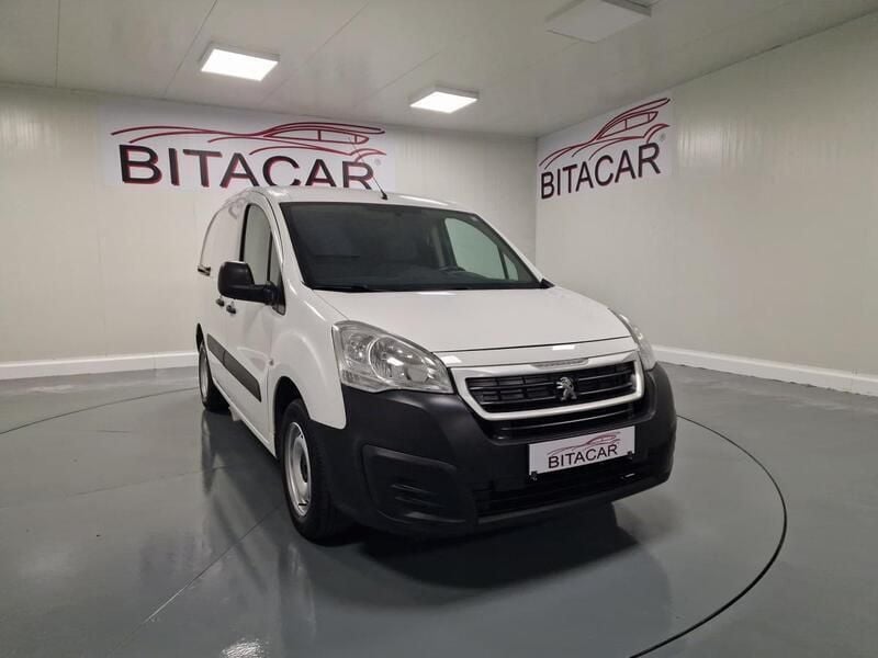 Branco Usado 2016 Peugeot Partner Premium Monovolume | € 13.950 (Preço justo) - Imagem 1/4