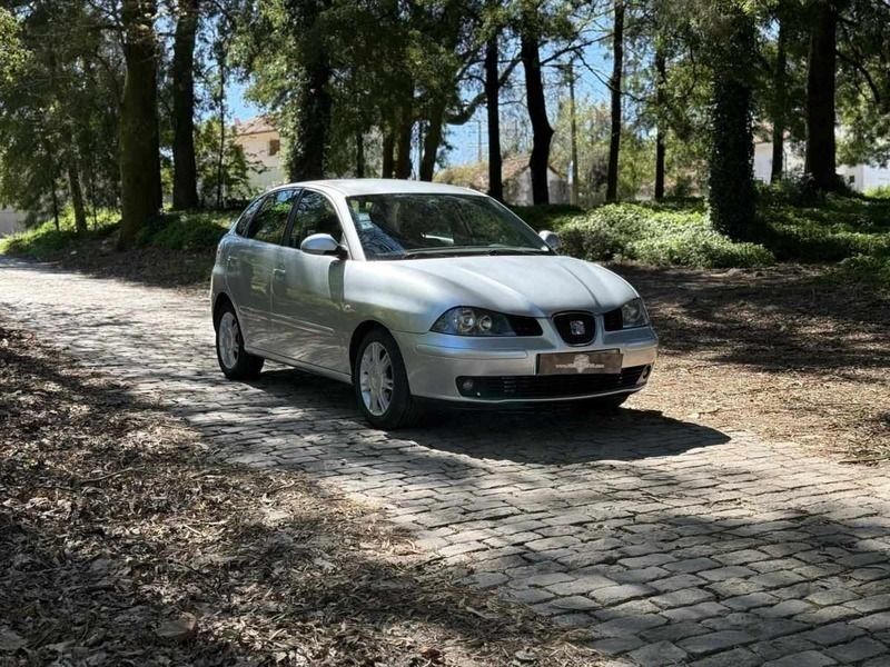 Cinzento Usado 2005 Seat Ibiza Stylance Citadino | € 5.490 (Preço elevado) - Imagem 1/3