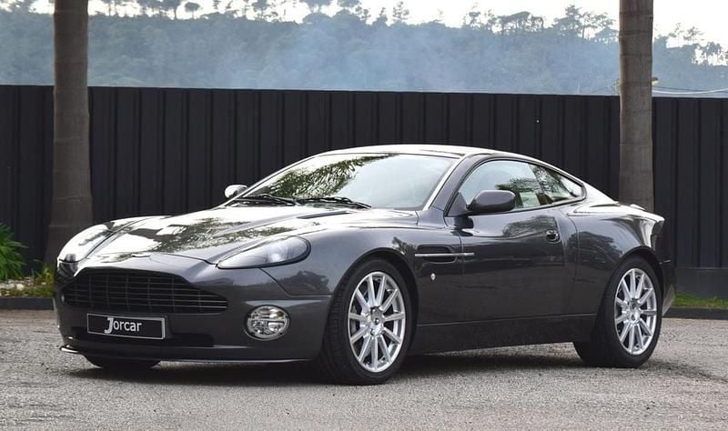 Usado Aston Martin Vanquish 527 HP (387 kW) 2005 Cinzento Coupé