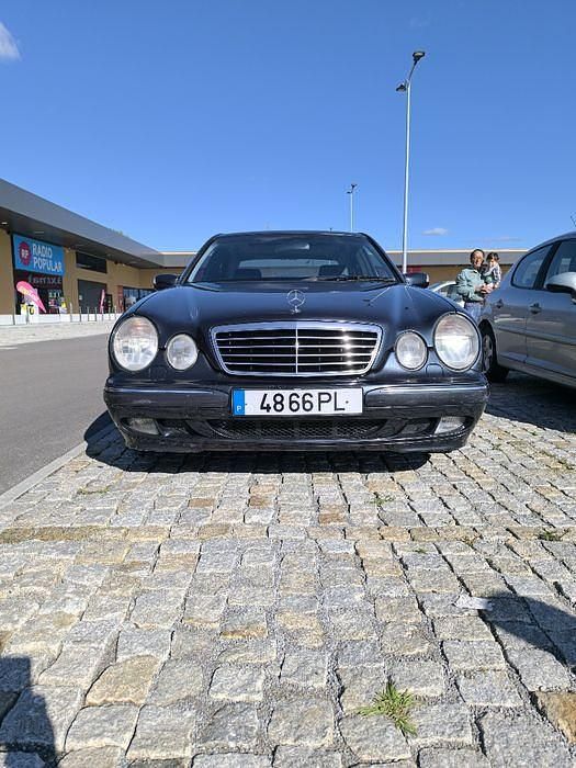 Usado 2000 Mercedes E220 Sedan | € 6.800 - Imagem 1/4