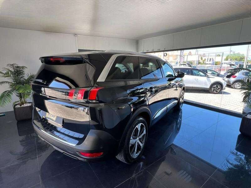 Usado Peugeot 5008 130 HP (95 kW) 2020 Preto Monovolume
