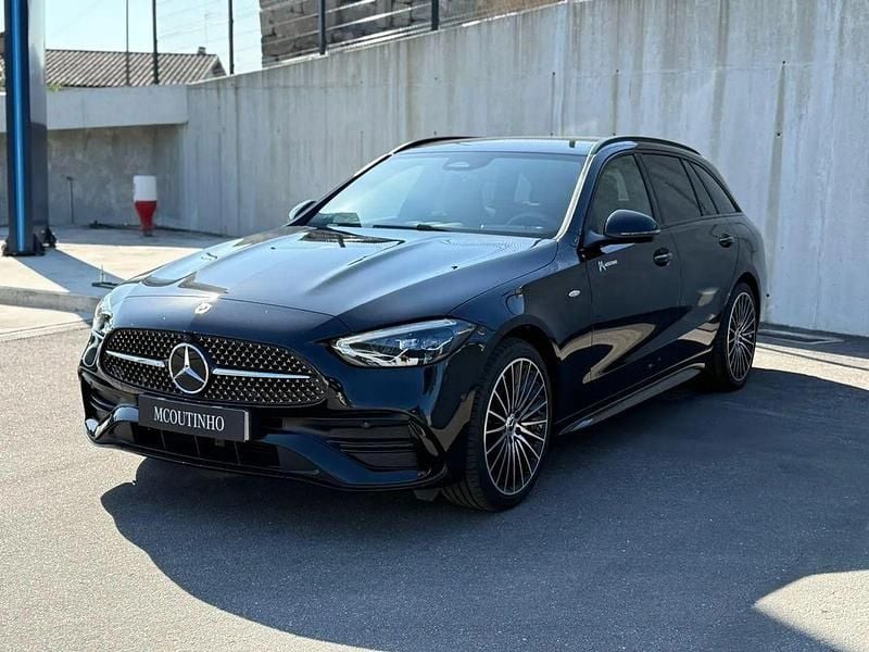 Preto Novo 2025 Mercedes C300 AMG line Carrinha | € 64.500 - Imagem 1/4