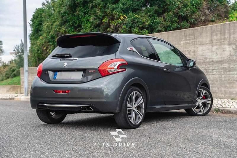 Usado Peugeot 208 GTi 200 HP (147 kW) 2014 Cinzento Citadino