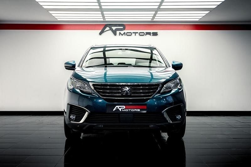 Usado Peugeot 5008 120 HP (88 kW) 2017 Azul