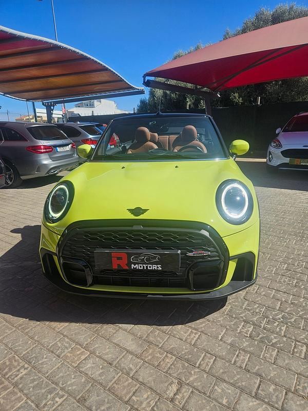 Verde Usado 2022 Mini Cooper Cabriolet Cabrios | € 31.900 - Imagem 1/4