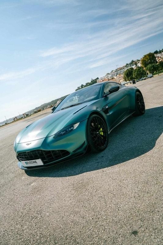 Usado Aston Martin V8 Vantage 535 HP (393 kW) 2022 Verde Coupé