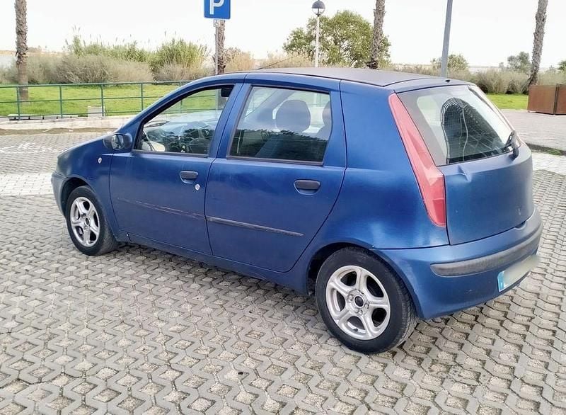 Usado 2001 Fiat Punto Sedan | € 1.200 (Preço justo) - Imagem 1/4