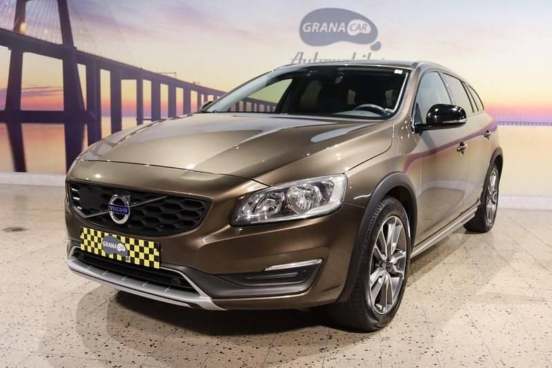 Outra Usado 2015 Volvo V60 CC Carrinha | € 19.450 - Imagem 1/4