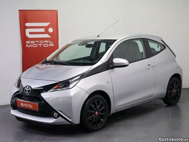 Cinza Usado 2018 Toyota Aygo X-play Citadino | € 10.500 (Preço justo) - Imagem 1/1