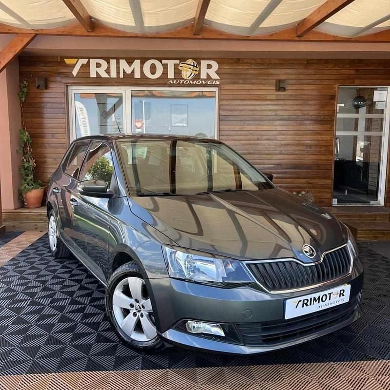 Cinzento Usado 2016 Skoda Fabia | € 11.290 (Caro) - Imagem 1/4