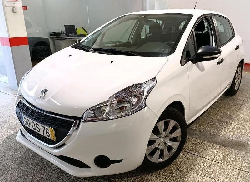 Branco Usado 2015 Peugeot 208 Citadino | € 7.899 (Preço justo) - Imagem 1/4