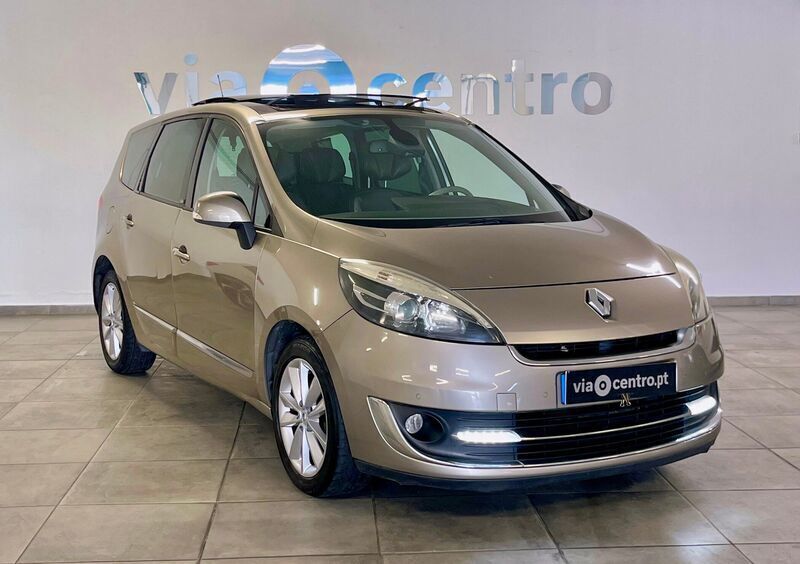 Castanho Usado 2012 Renault Scénic III Bose Edition Monovolume | € 7.350 - Imagem 1/4